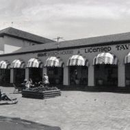 Guidos_Beach_House_and_Licensed_Taverna,_1980.JPG